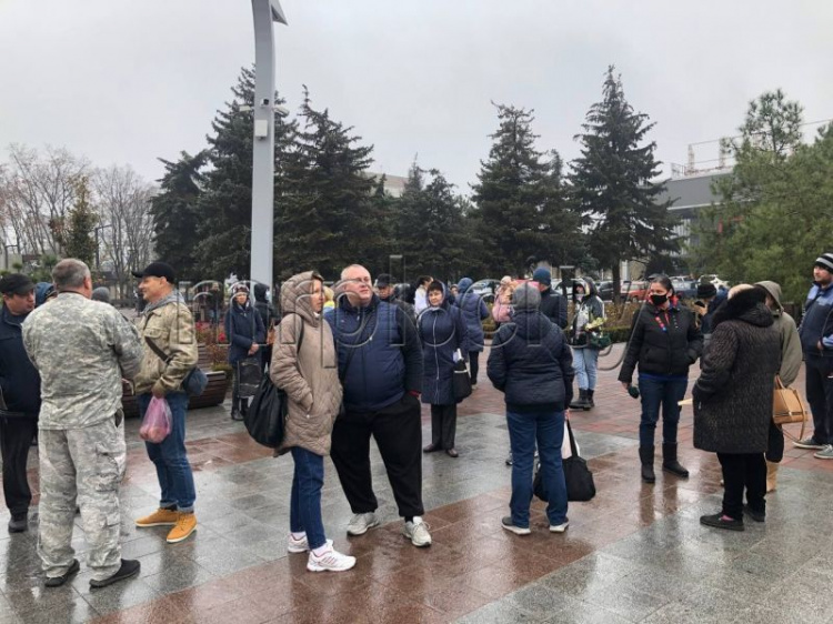 В центре Мариуполя митинговали против вакцинации