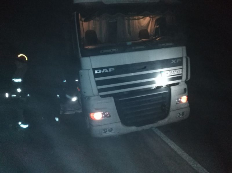 На дорогах под Мариуполем застревали грузовики и легковушки: понадобилась помощь спасателей (ФОТО)
