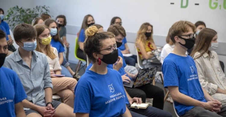 Молодежи в Мариуполе рассказали о перспективах «Метинвест Политехники»