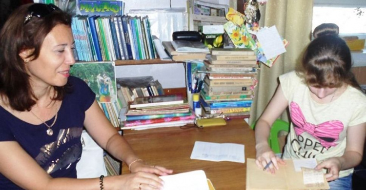 В мариупольской детской библиотеке им. К.И. Чуковского учат быть библиотекарями (ФОТО) 