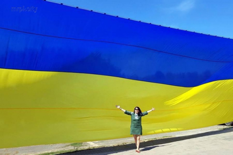 Над неподконтрольными территориями Донетчины пролетит  гигантский украинский флаг (ФОТО)