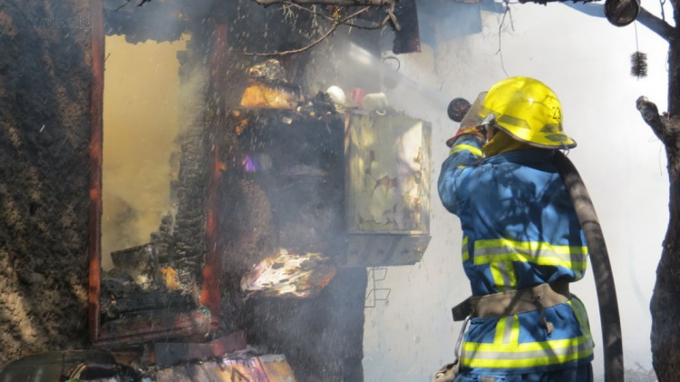 В частном секторе Мариуполя сгорел дом (ФОТО)