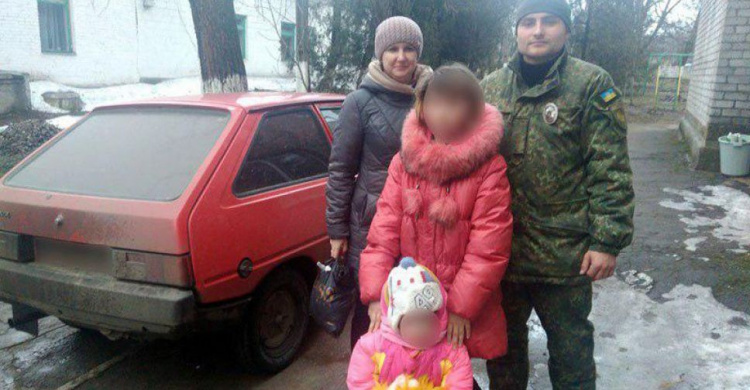 Антисанитария, холод и болезни: под Мариуполем из семьи забрали детей (ФОТО)