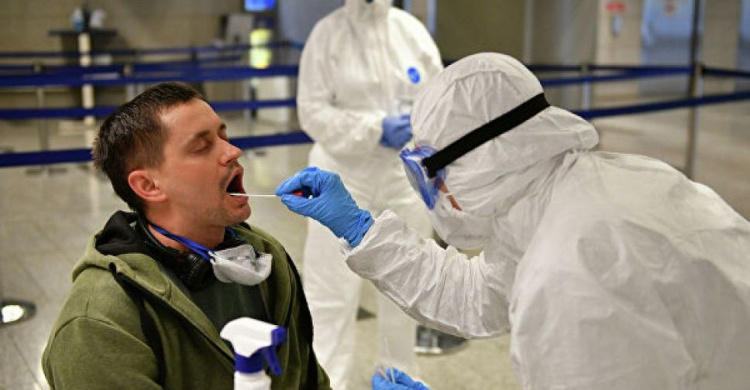 Должны ли украинцы пройти платный тест на коронавирус сразу по возвращении из-за границы - пояснили в МОЗ