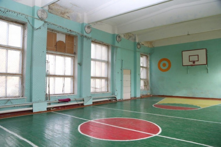 В мариупольской школе за 550 тыс. грн. отремонтируют спортзал