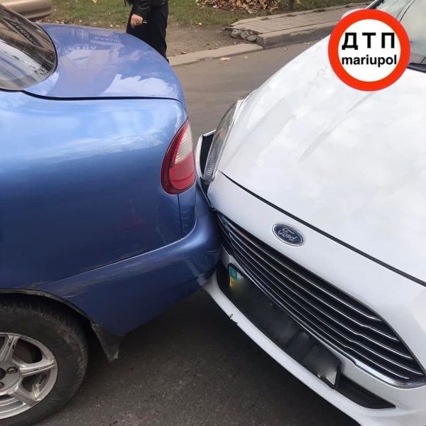 В Мариуполе в аварию попали три легковушки