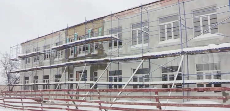 Почему затягивается ремонт гимназии в Мариупольском районе, и успеют ли завершить к сентябрю?
