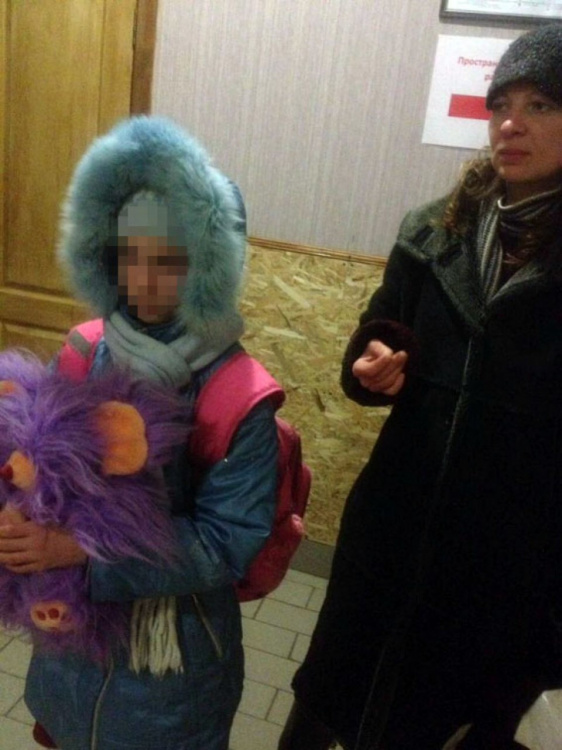 В Донецкой области мать с 9-летней дочкой вынуждена была жить в подъезде