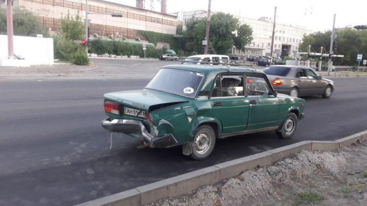 В Мариуполе пьяный таксист врезался в автомобиль с ребенком (ФОТО)