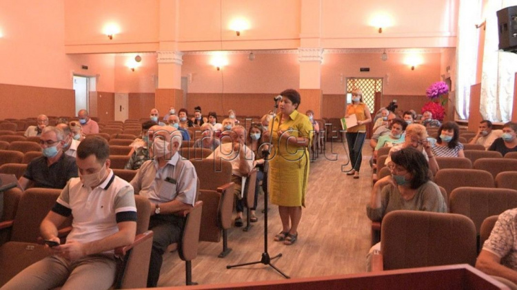 Представители громад Донбасса против запрета голосования на выборах: в Сартане обратились к Зеленскому