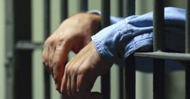 В Мариуполе мужчине, осужденному за убийство, грозит новый срок