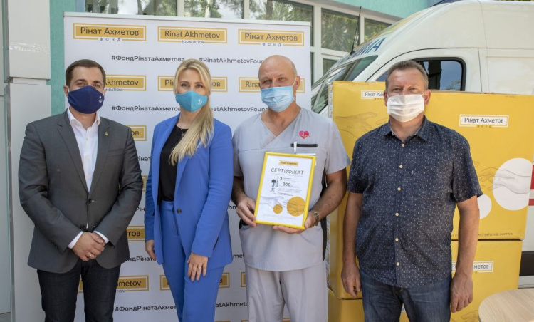 Мариуполь получил еще два аппарата искусственной вентиляции легких от Фонда Рината Ахметова (ФОТО)