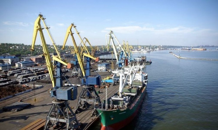 Более миллиона тонн грузов прошло через порт Мариуполя за квартал