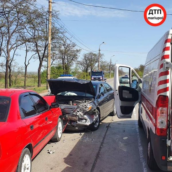 В Мариуполе при лобовом столкновении автомобилей пострадала женщина (ФОТО)