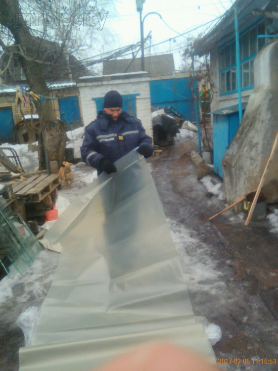 В Авдеевке утром вновь дали воду и начали восстанавливать разрушенные дома (ФОТО)