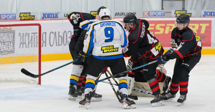 Украинские хоккейные клубы грозятся остановить чемпионат. В чем причина?