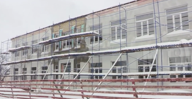 Почему затягивается ремонт гимназии в Мариупольском районе, и успеют ли завершить к сентябрю?
