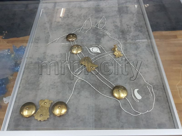 В мариупольских музеях распаковали скифское золото и ценные картины. Вход – по «культурным» паспортам
