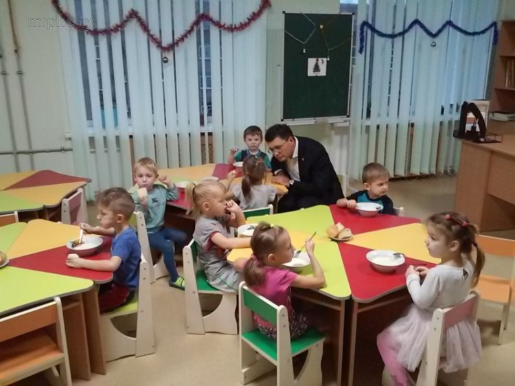 Мариупольская детвора рассказала мэру, что принес им Святой Николай (ФОТО)