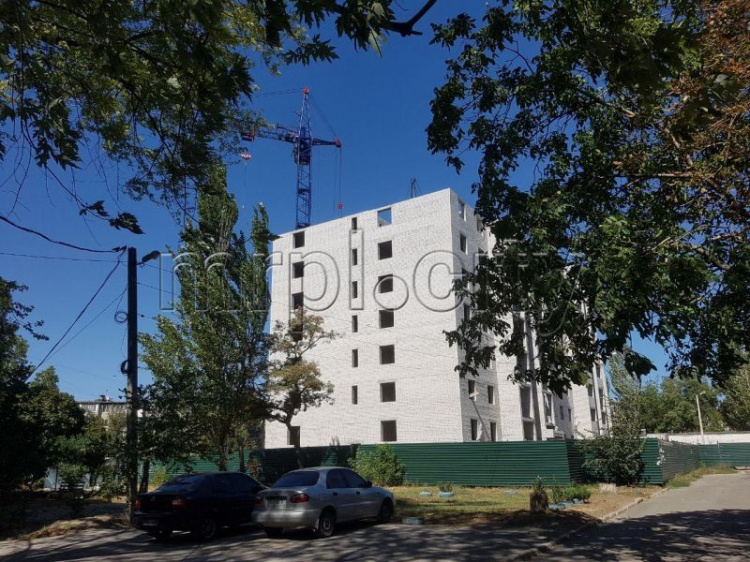 В центре Мариуполя строится девятиэтажка для сотрудников СБУ (ФОТОФАКТ)