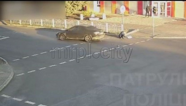 В Мариуполе водитель наехал на пешехода и скрылся