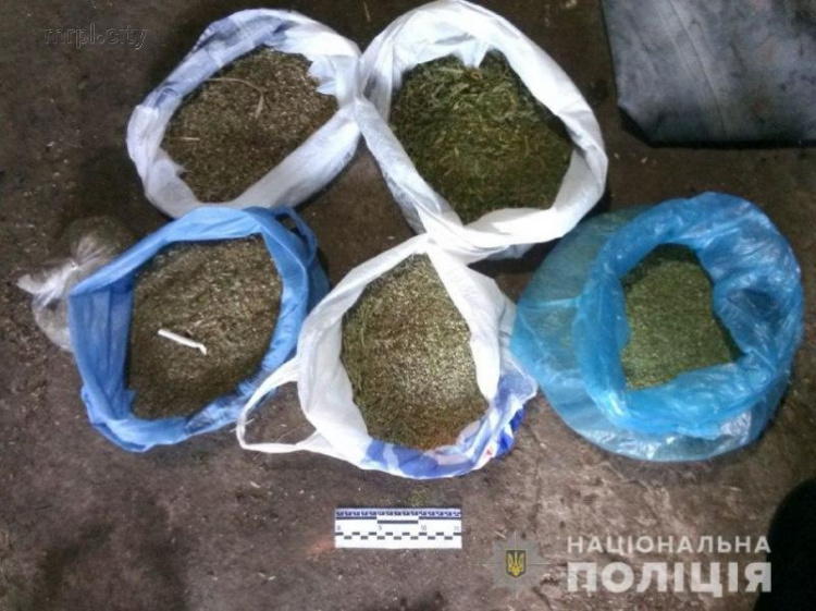 В Мариуполе задержали мужчину с наркотиком на сумму 300 тысяч гривен (ФОТО)