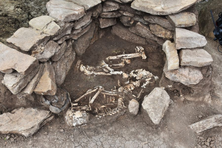 Мариупольские археологи раскопали захоронение древнего жреца