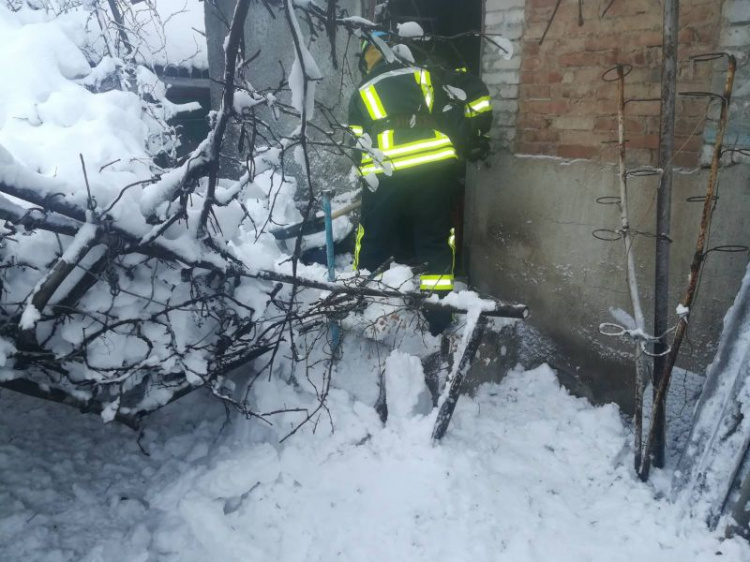 «Пленники» погоды: на Донетчине спасатели отбуксировали 9 машин и разблокировали дом (ФОТО)