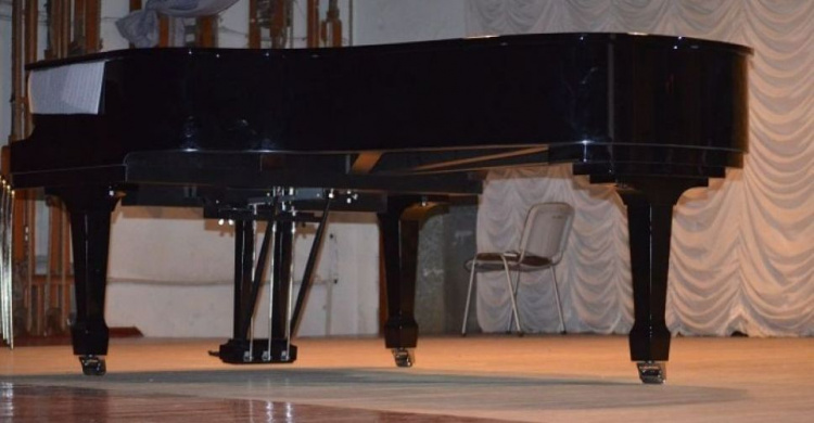 Из городского бюджета Мариуполя на рояль выделили 1 млн 300 тысяч гривен (ФОТО)