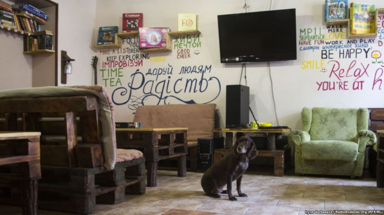 Переселенец из Саханки создал первый в Мариуполе хостел (ФОТО+ВИДЕО)
