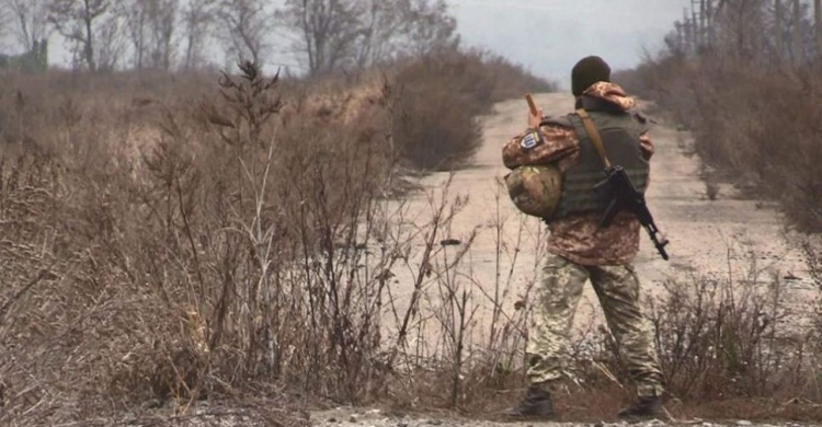 Боевики обстреляли украинские позиции в Донбассе. Ранен военный