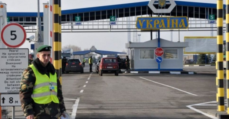 Украина закроет границу через 48 часов (ДОПОЛНЕНО)
