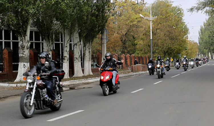 Байкеры Мариуполя закрыли сезон мотопробегом по улицам города
