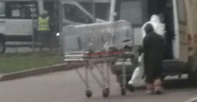 Коронавирус за день «убил» еще 8 жителей Китая – чрезвычайную ситуацию не объявляют (ФОТО)