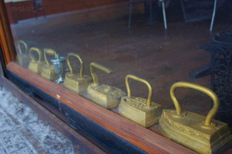 В Мариуполе замечены «золотые» утюги (ФОТО)