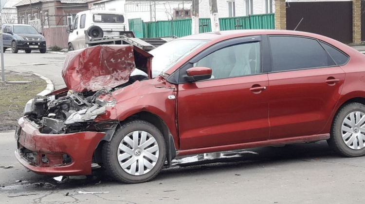 В Мариуполе пьяная женщина-водитель устроила тройное ДТП. Есть пострадавший (ФОТО+ВИДЕО)