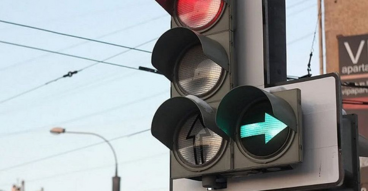 На оживленном мариупольском перекрестке не работает светофор
