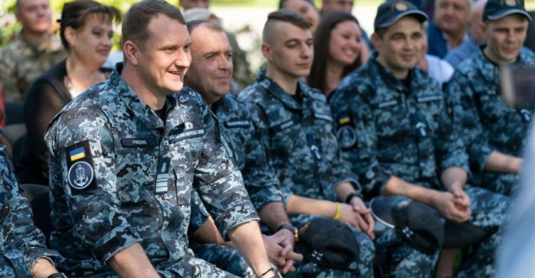 Моряков, захваченных РФ при движении в Мариуполь, допрашивает ГБР