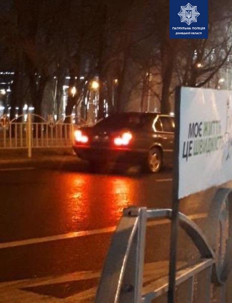 В Мариуполе водитель BMW «влетел» в забор на Театральной площади (ФОТО)