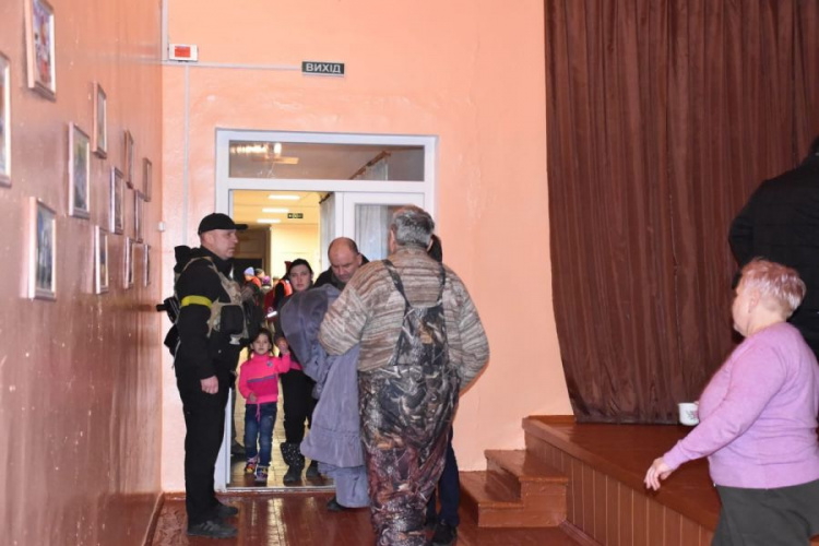 Из Волновахи эвакуировали более трех сотен людей, которые спасались в подвалах