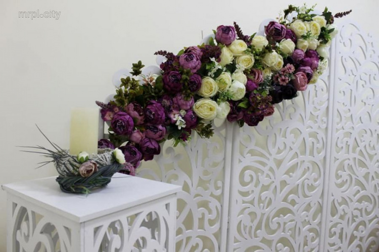 Торопливых влюбленных Мариуполя будут женить среди роз и свечей (ФОТО)