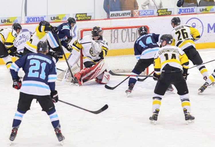 В Мариуполе стартовал хоккейный Кубок Азовского моря. Обзор первого дня