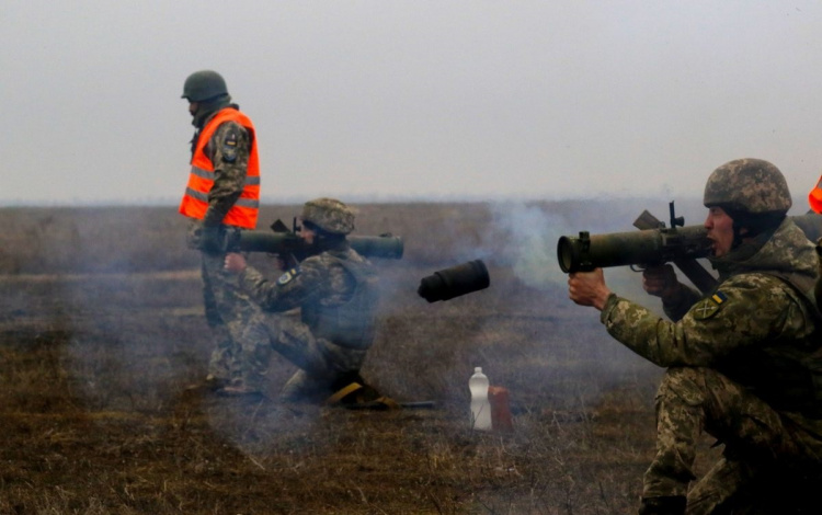 ЗСУ показали, як за допомогою вогнеметів залишають від окупантів тільки скелети під Бахмутом