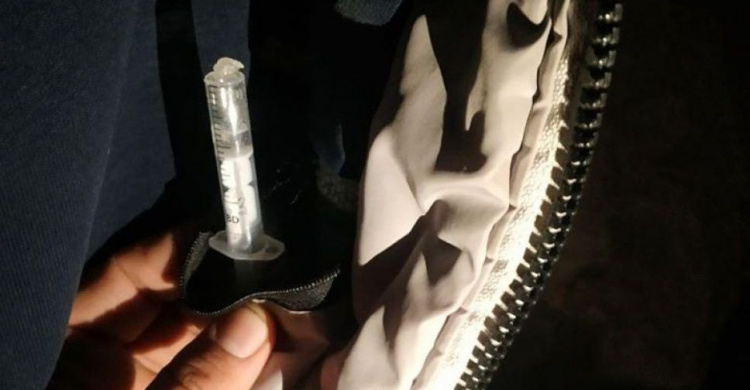 Мариуполец под действием наркотиков оставил маленького сына ночью на улице (ФОТО)