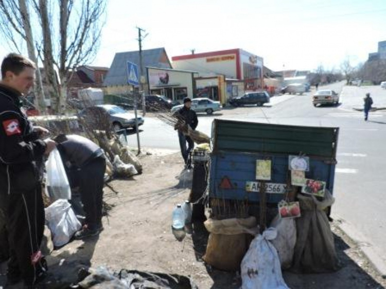 С тротуаров Приморского района убирают стихийную торговлю