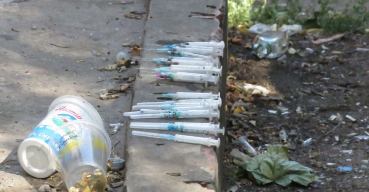 Мариупольцы спасаются от нашествия наркоманов радикальным способом (ФОТО+ВИДЕО)