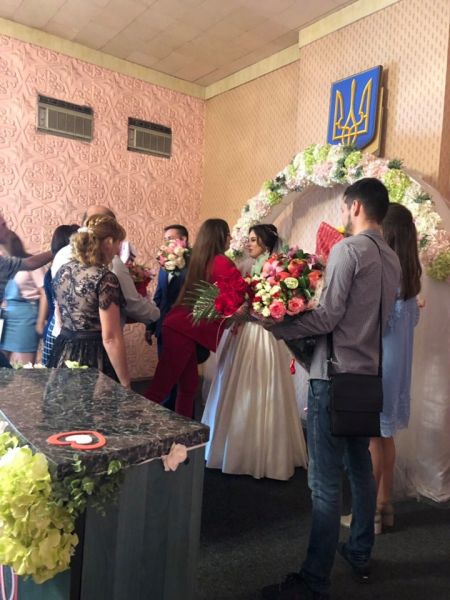 Мариупольцы в День семьи женились и подавали заявления в РАГСы (ФОТО)