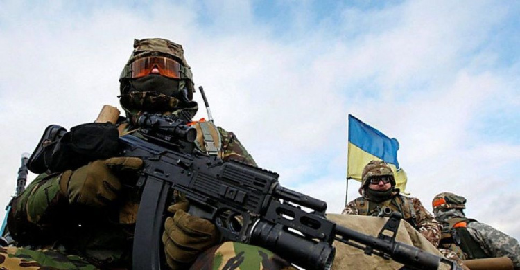 В результате обстрела в Донбассе украинский военный получил ранение