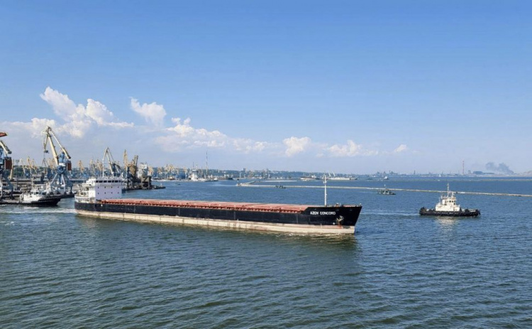 Из порта Мариуполя вышло первое иностранное судно