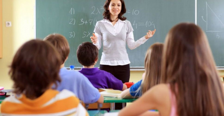Мариупольским учителям снова повысят зарплату